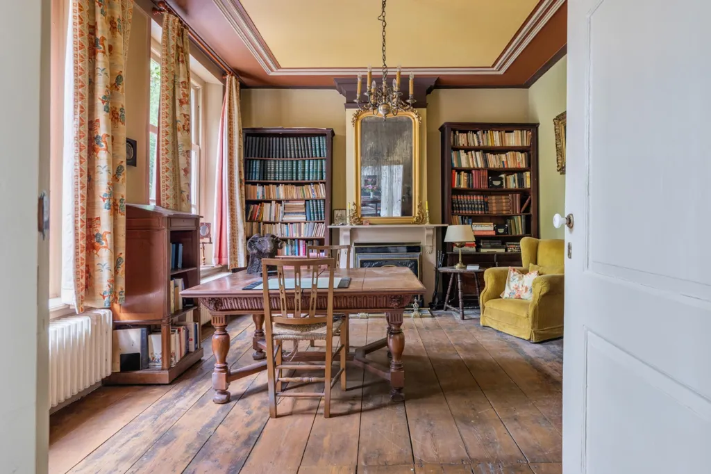 Office - Monumental Villa with Historical Charm in Breda
