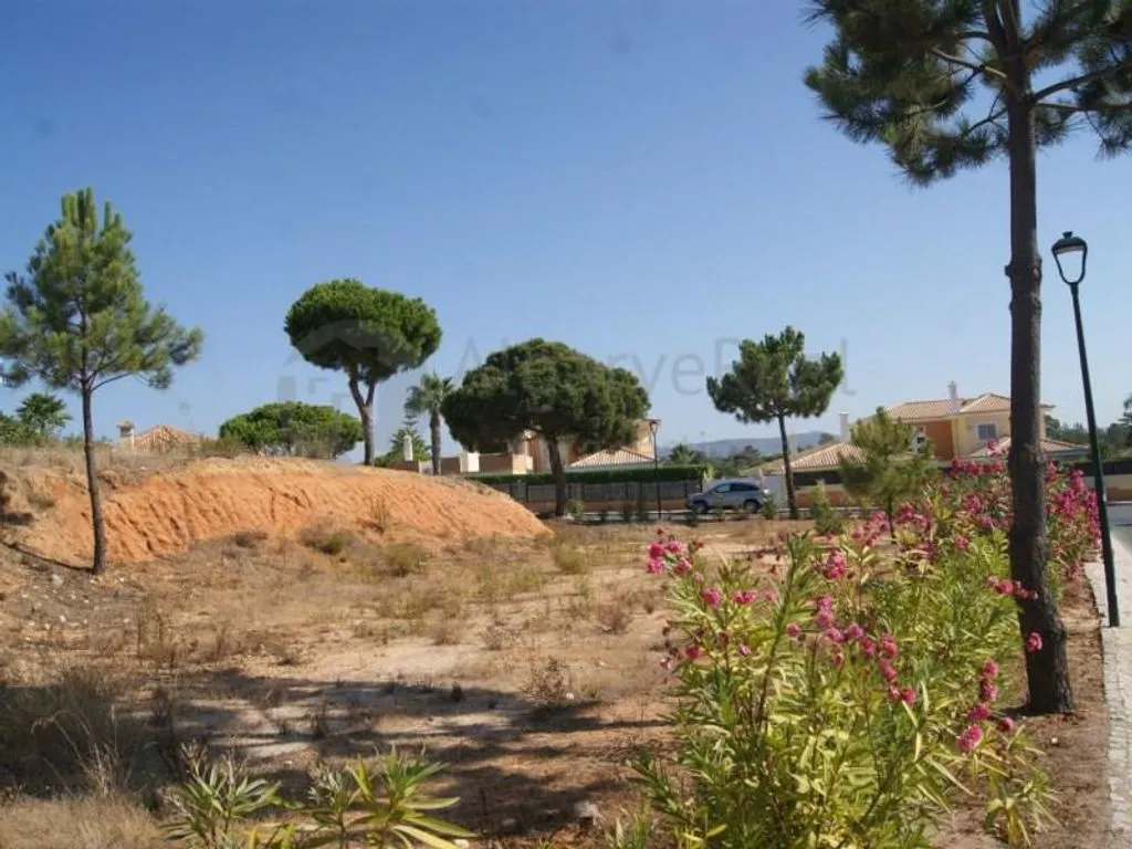 Jardin - Development Land in Golden Triangle, Loulé