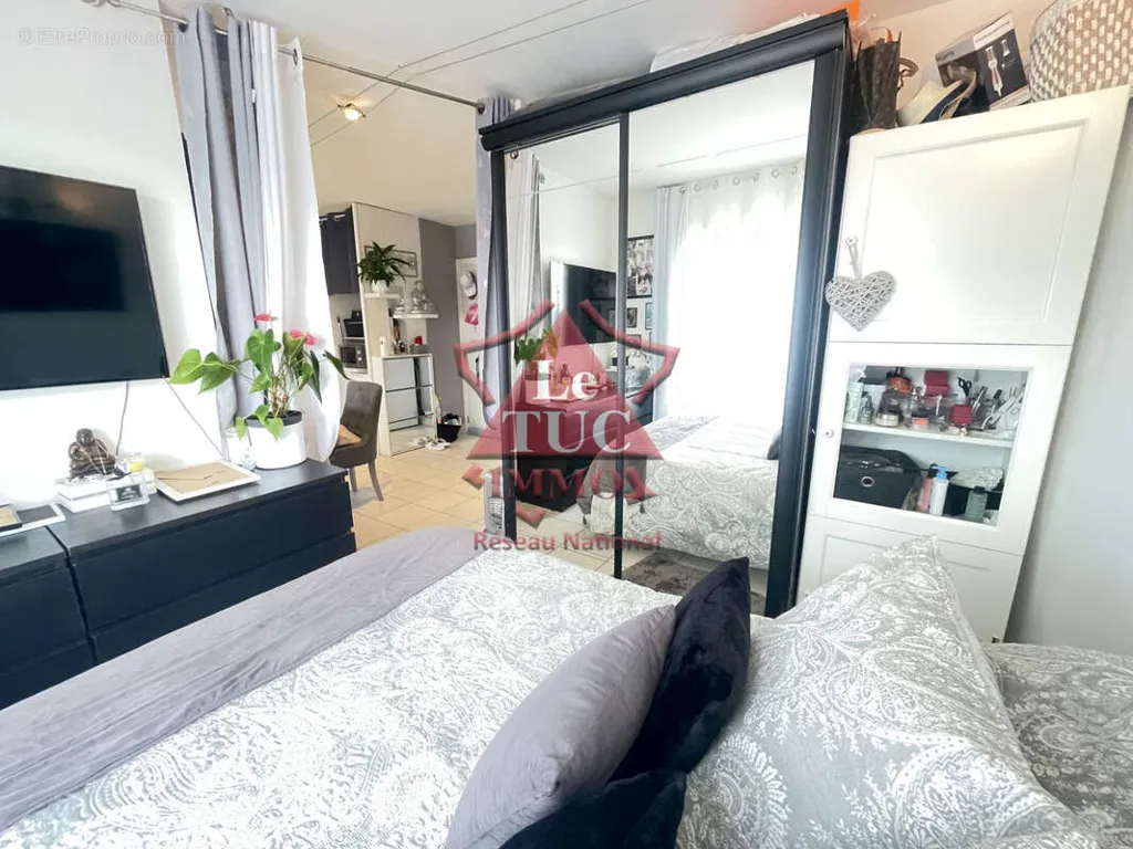 Chambres - Studio avec Parking dans Résidence Gardée près du Centre