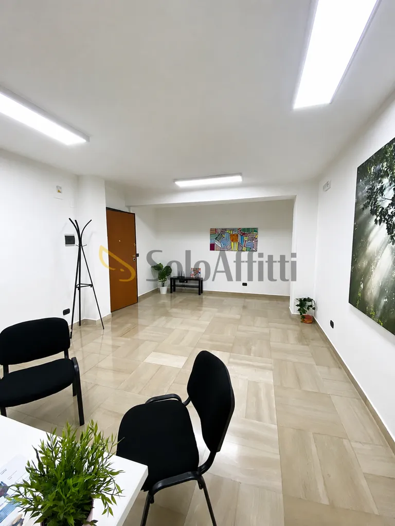 2-room commercial property in Barletta