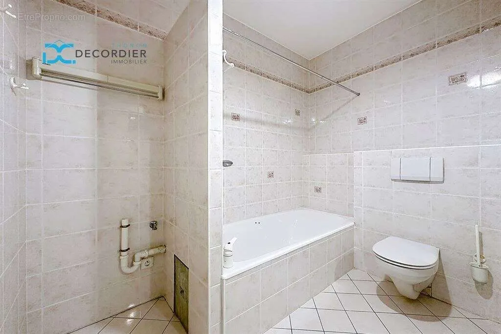 Salles de bain - Appartement Traversant avec Vue Lac à Thonon-les-Bains