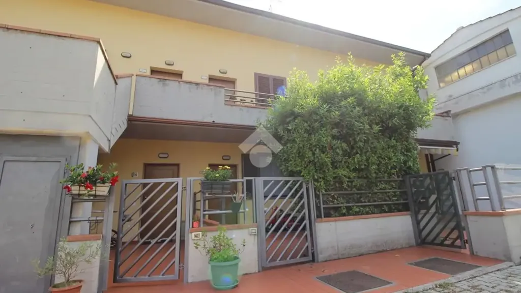 Exterior - Terraced Apartment with Private Garden in Prato