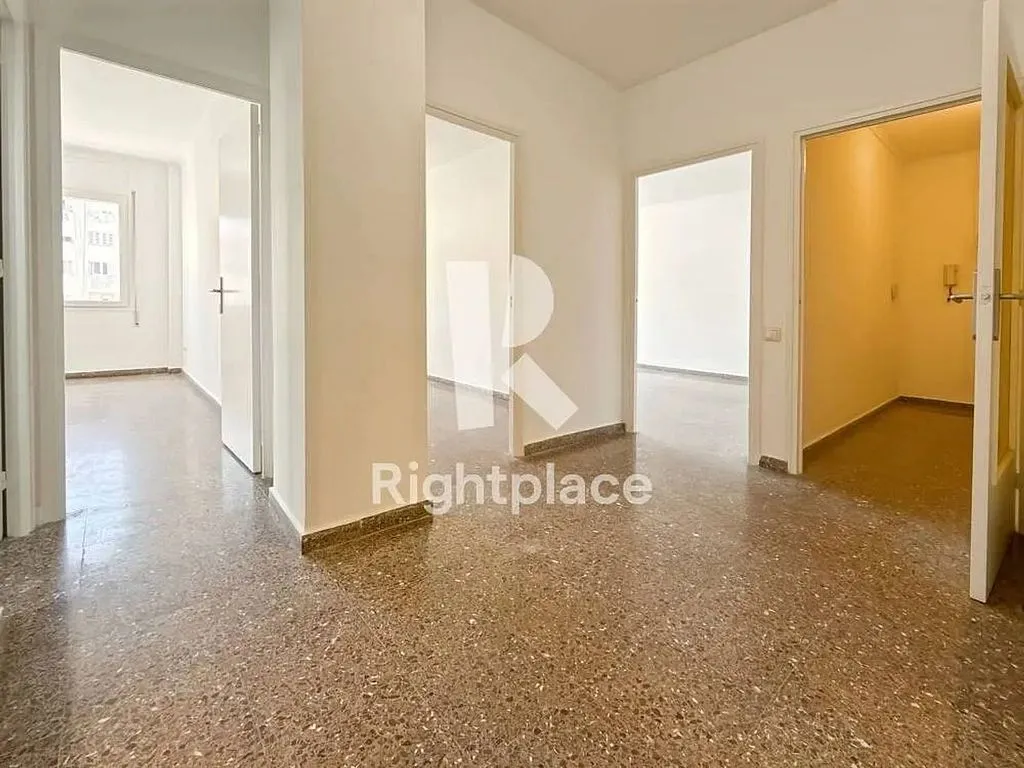 Entrée - Apartment with Balcony and Terrace in La Nova Esquerra de l'Eixample