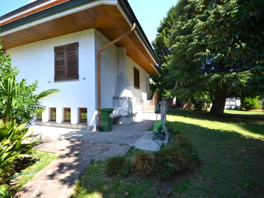 Välivaade - Detached Villa with Garden in Vittuone