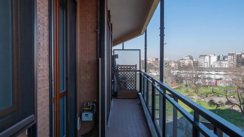 Balcon - Modern Studio with Metro Access in Milan