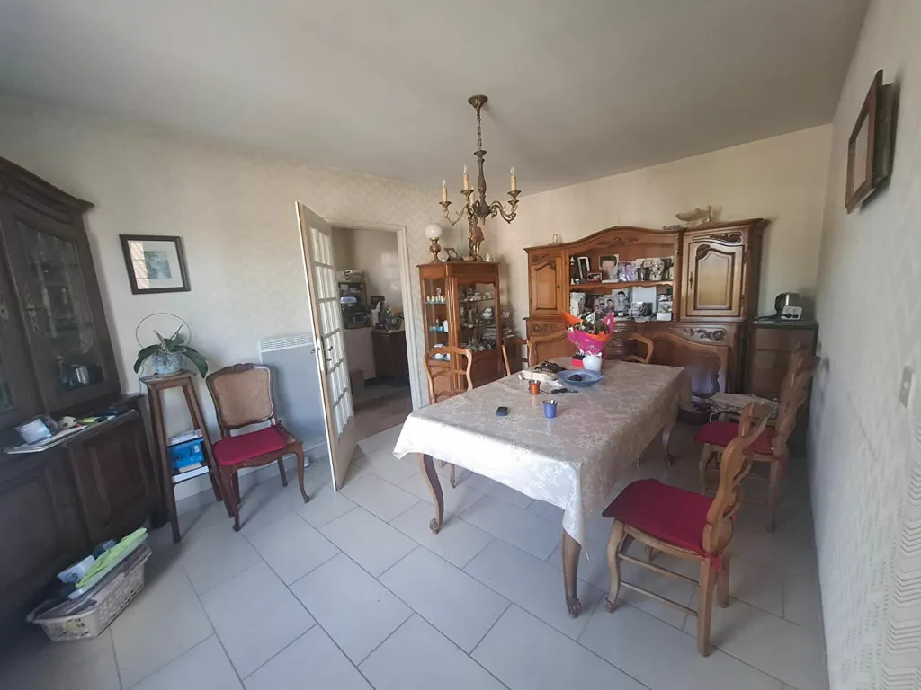 Salle à manger - Maison Traditionnelle avec Jardin à Étaule