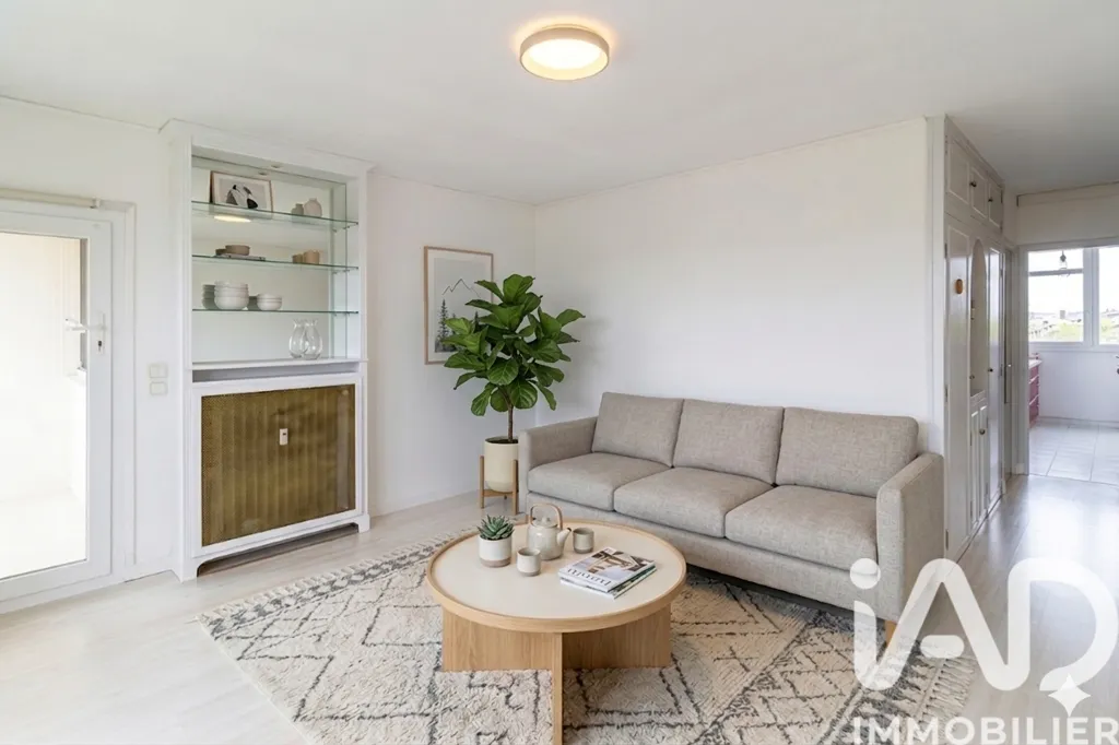 Séjour - Appartement Lumineux avec Balcon Sud dans Résidence Gardée