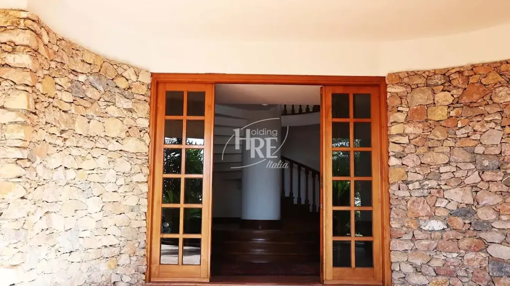 Terrasse - Architectural Villa with Central Staircase in Amantea