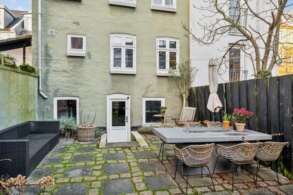 Jardin - Historic Terrace House with Garden in Aarhus C