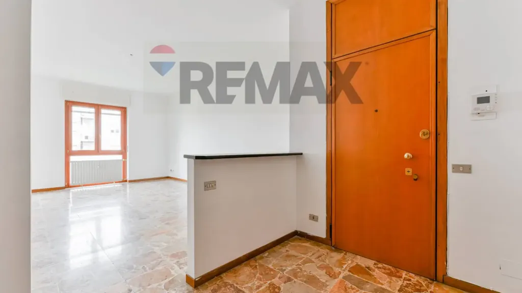 Esik - Bright Three-Bedroom with Park Views in Vedano al Lambro