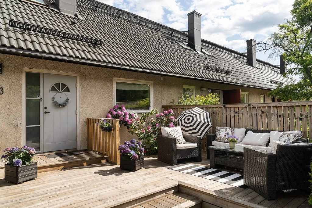 Terrass - Renovated Terraced House with Corner Plot