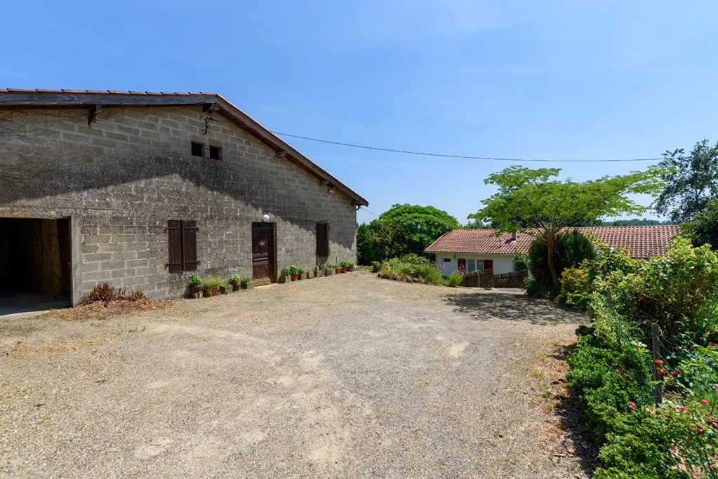Esterno - House with Pyrenees View in Quiet Setting