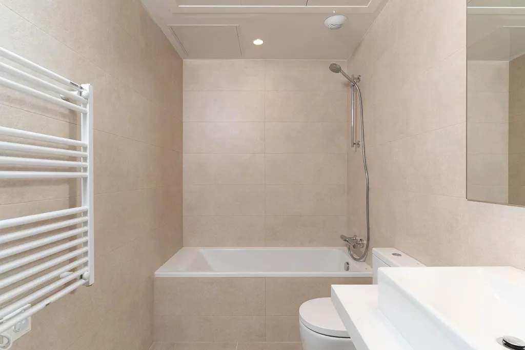 Salles de bain - Apartment with Pool in Tranquil Sabadell