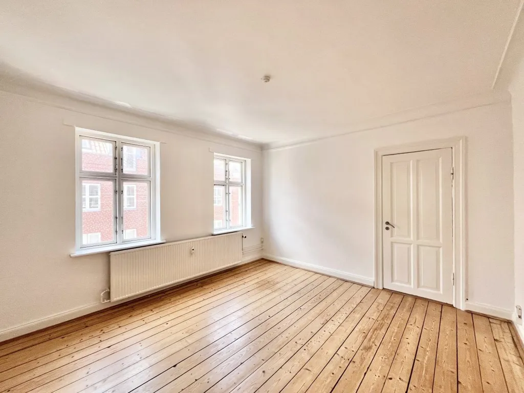 Pièces - 4-Bedroom Apartment with Central Location in Aalborg