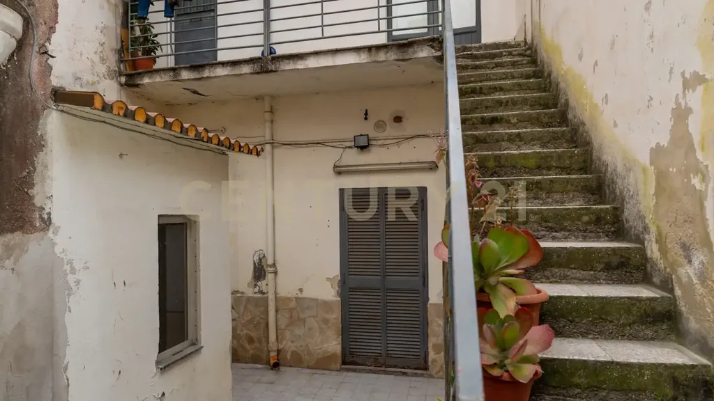 Pièces - Duplex Apartment with Balcony in Catania Centre