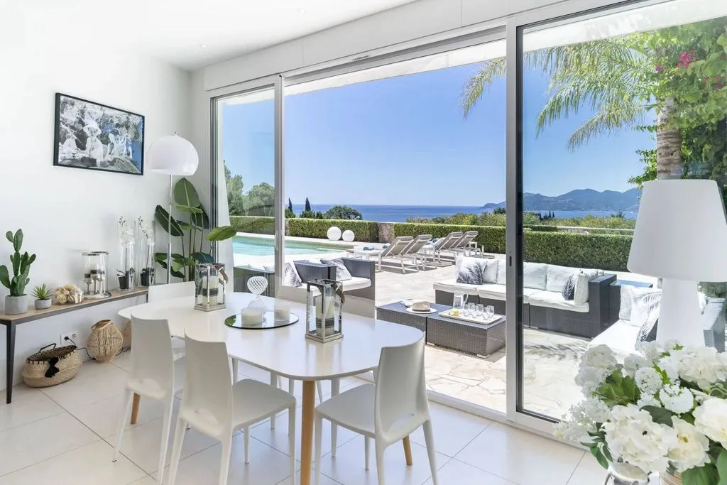 Salle à manger - Villa Luxueuse avec Piscine à Cannes