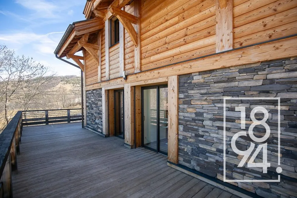 Balcon - Chalet Récent avec Vue Panoramique à Enchastrayes