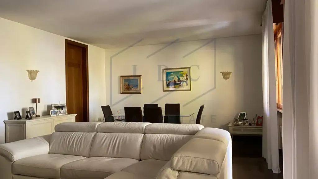 Elutuba - Penthouse with Triple Exposure in Oderzo