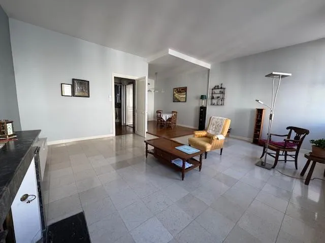 Séjour - Maison Ancienne avec Cour à Rochefort Centre