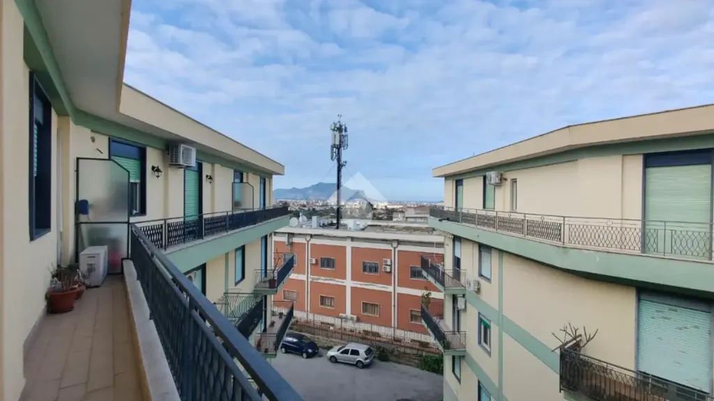 Balcon - Third Floor Flat with Balcony in Villagrazia
