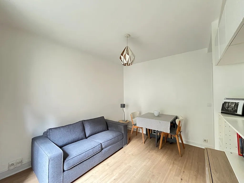 Soggiorno - 2-Bedroom Flat with Garden View in Suresnes