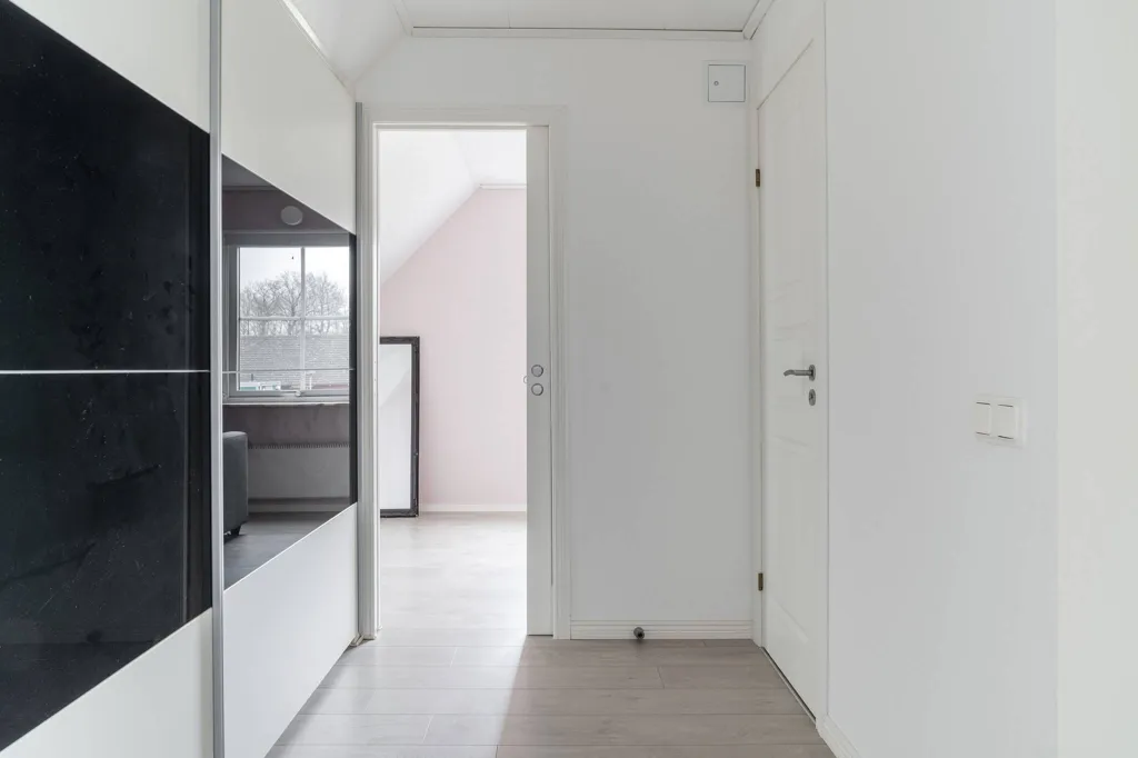 hallway_entrance