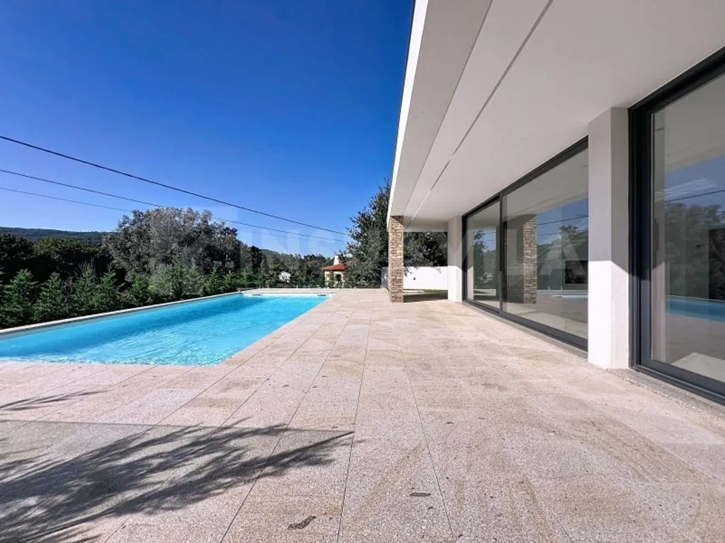 Bassein - Modern Villa with Pool in Vila Nova de Cerveira
