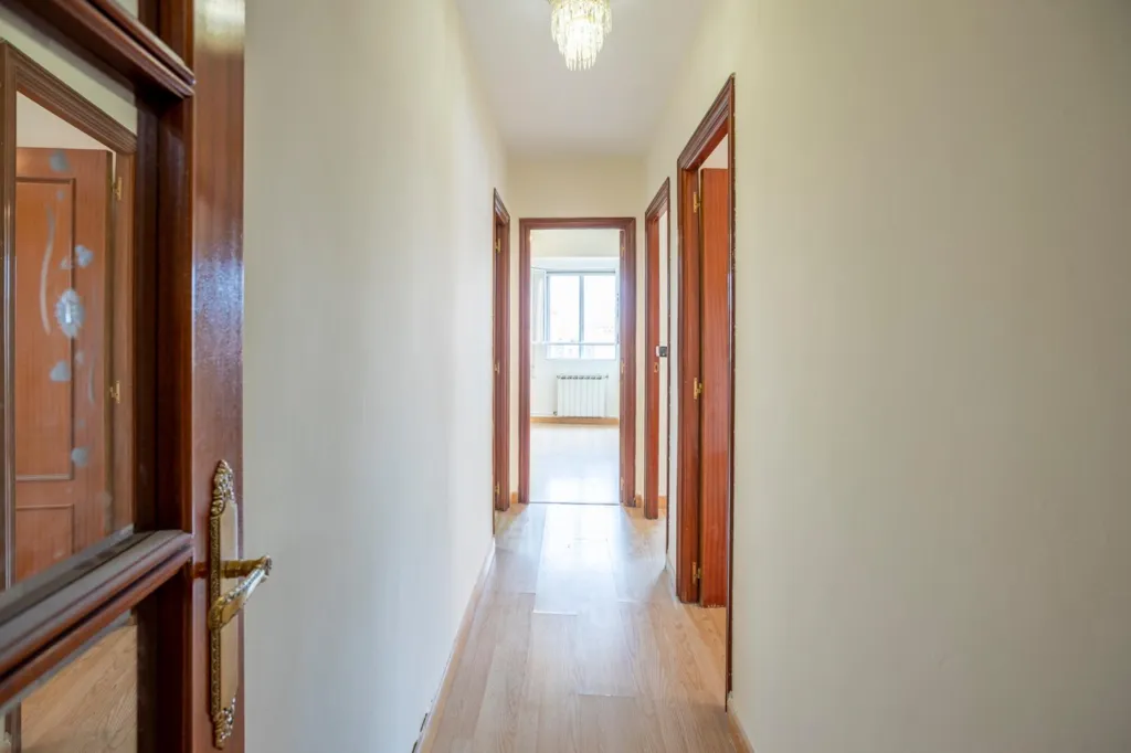 Esik - Spacious Apartment with Terraced Views in Delicias