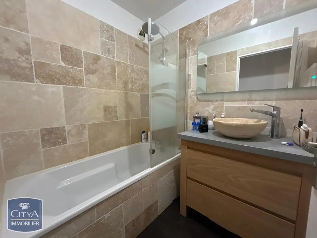 Salles de bain - Appartement Récemment Aménagé avec Balcon à Limoges