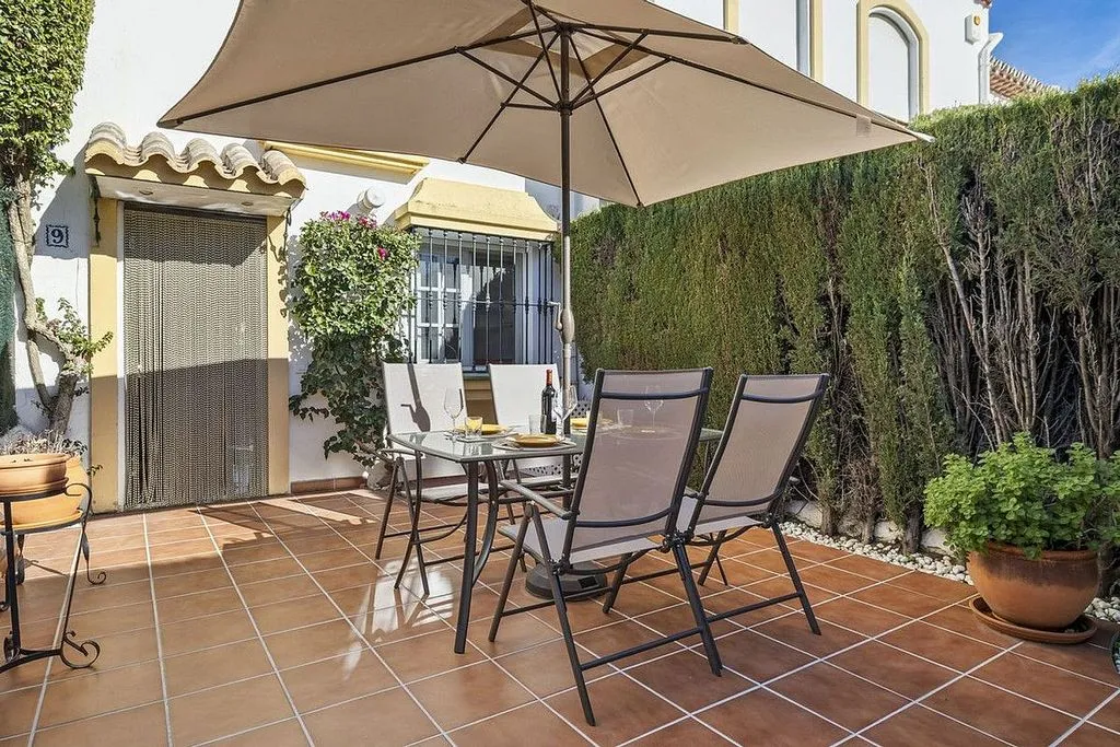 Terrace - Semi-Detached House with Pool in Bel Air