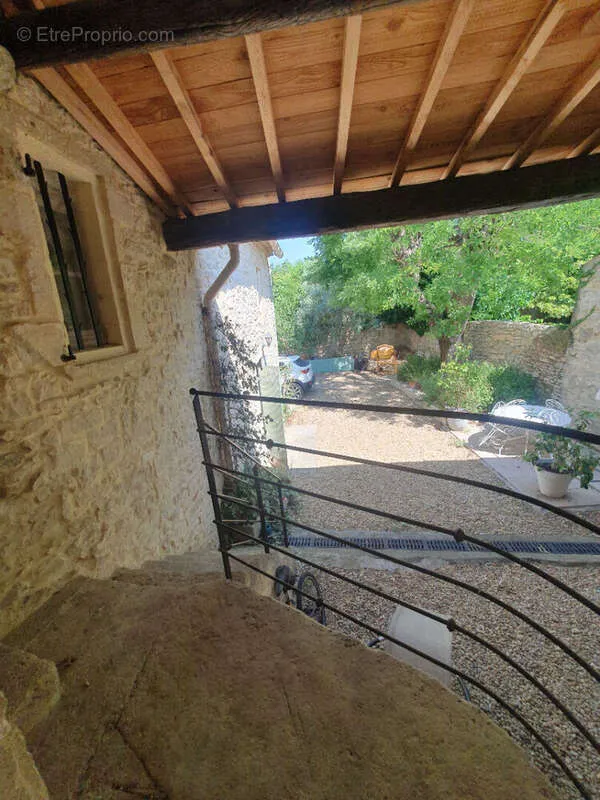 Terrasse - Maison de Village en Pierre avec Cour à Calvisson