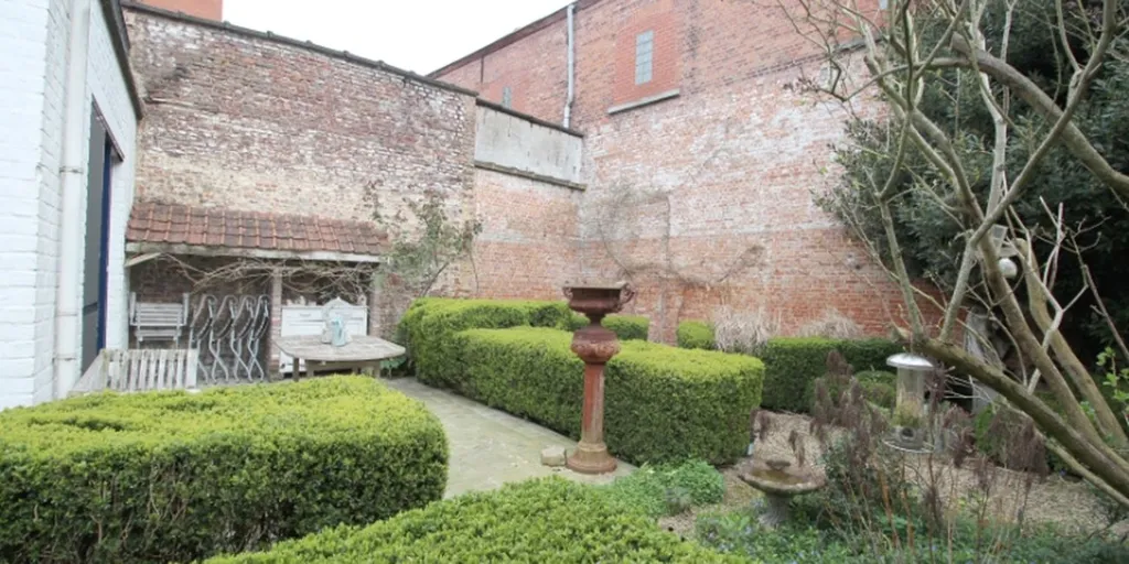 Aed - Charming Townhouse with Garden in Deinze
