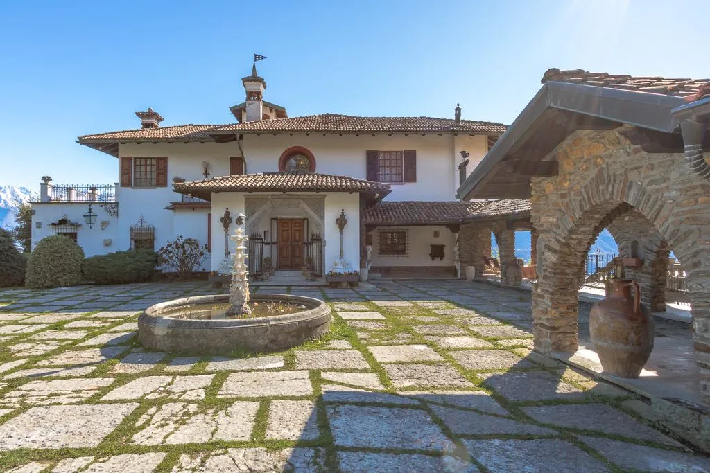 Terrasse - Luxury Villa with Lake View in Dongo