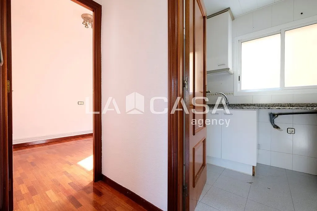 Köök - East-West Oriented Flat near Passeig Maragall