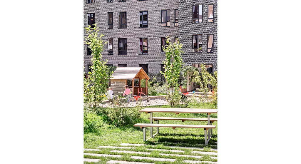 Aed - Spacious 2-Bedroom Flat with Large Balcony