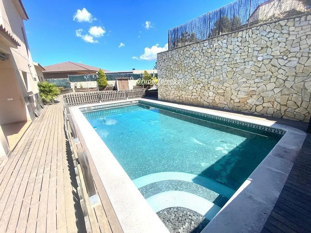 Piscine - Independent House with Pool in Valldemar