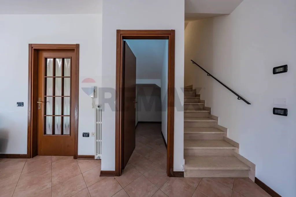 Entrée - Energy-Efficient Semi-Detached Villa in Vigarano Mainarda