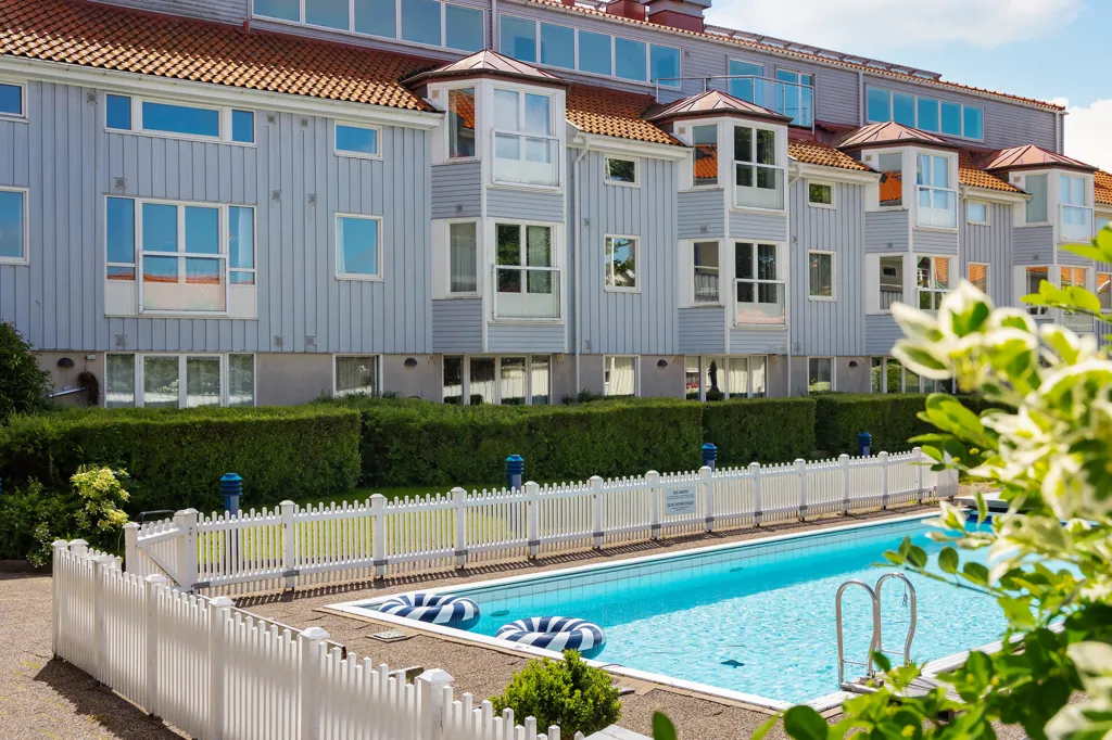 Bassein - Maritime Villa with Pool and Sea View in Marstrand