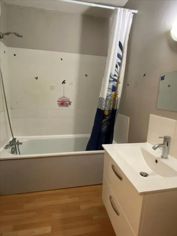Bagni - Flat with Loggia in Essey-lès-Nancy