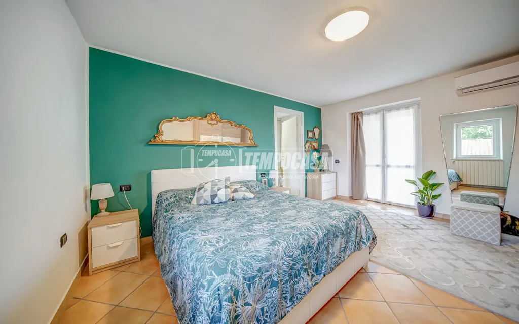 Magamistoad - Semi-Detached House with Garden in Sumirago