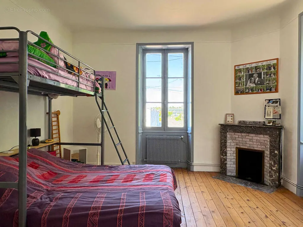 Chambres - Maison familiale avec piscine et jardin à Cognac