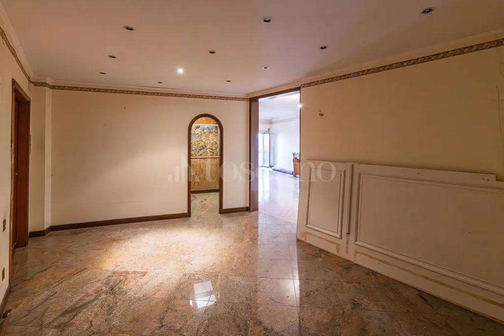 Esik - Spacious Apartment with Balcony in Monteverde, Rome