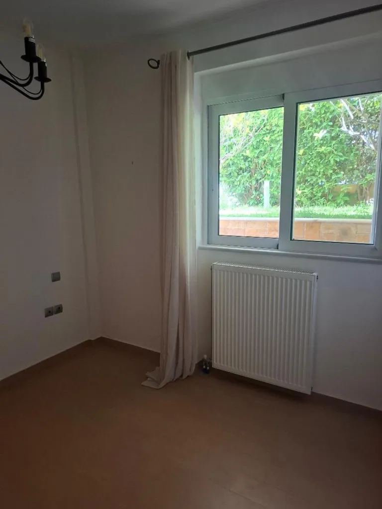 Stanze - Detached House with Garden in Semi-Basement
