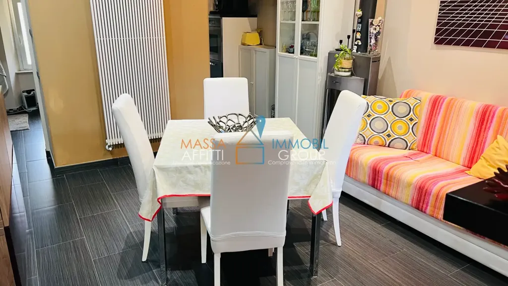 Salle à manger - Semi-detached House with Veranda in Massa