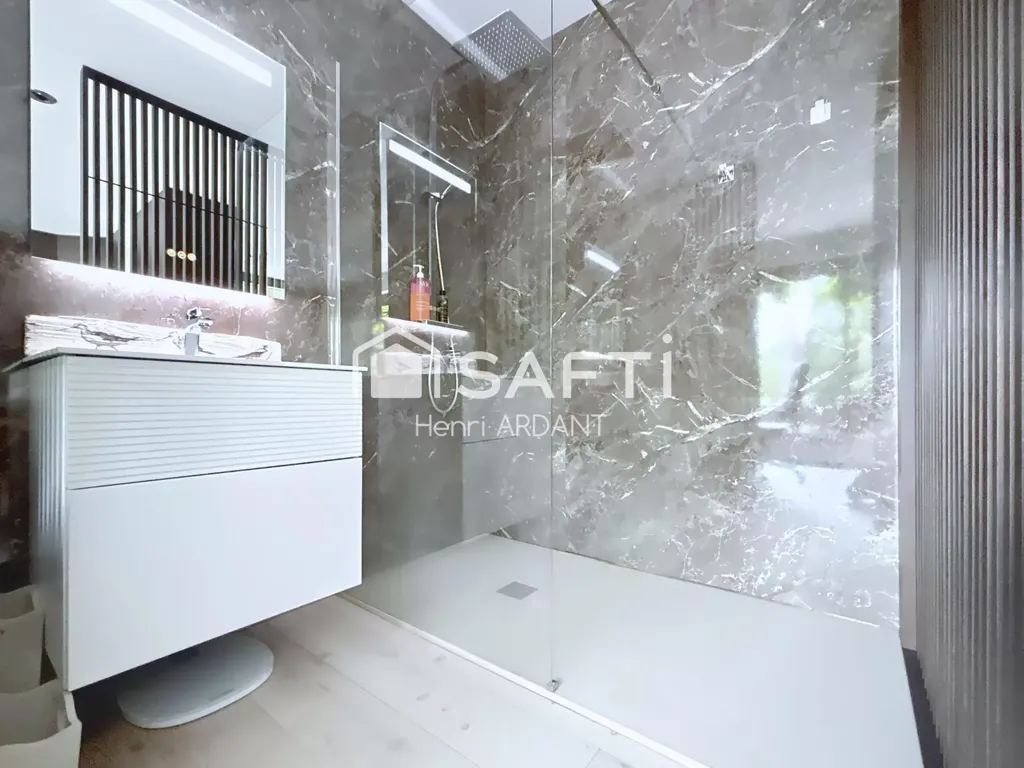 Salles de bain - Maison d'Architecte avec Piscine à Ambazac