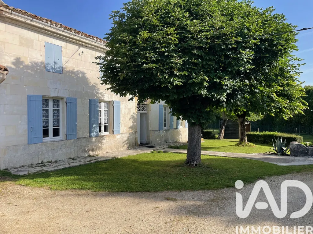 Extérieur - Maison Charentaise avec Dépendances à Clam