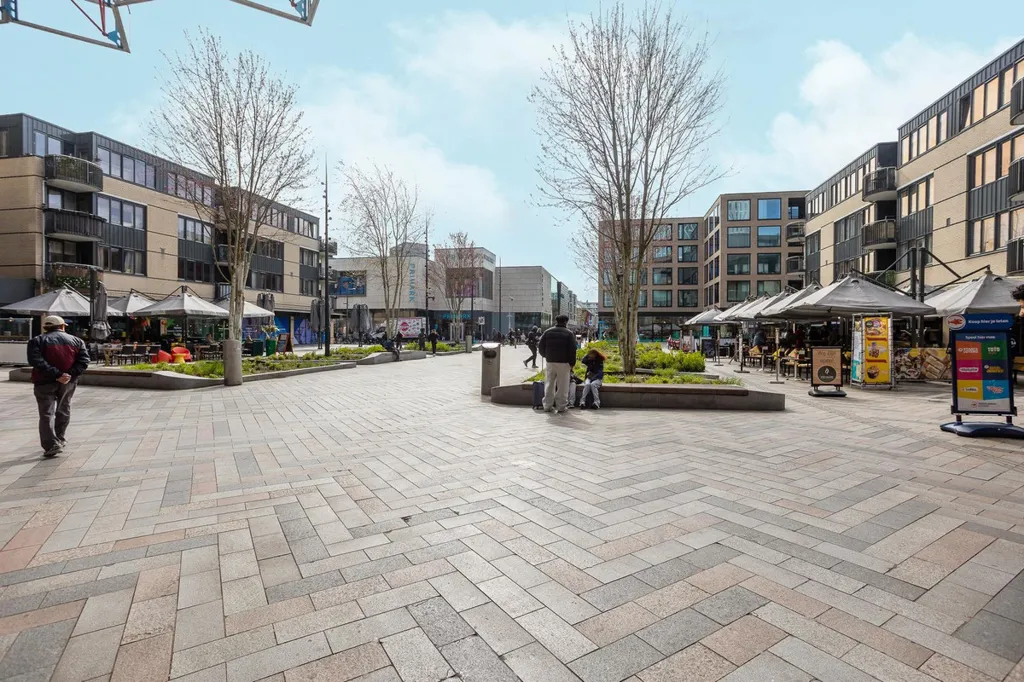 3-Bedroom Gallery Flat with Balcony in Almere Centre