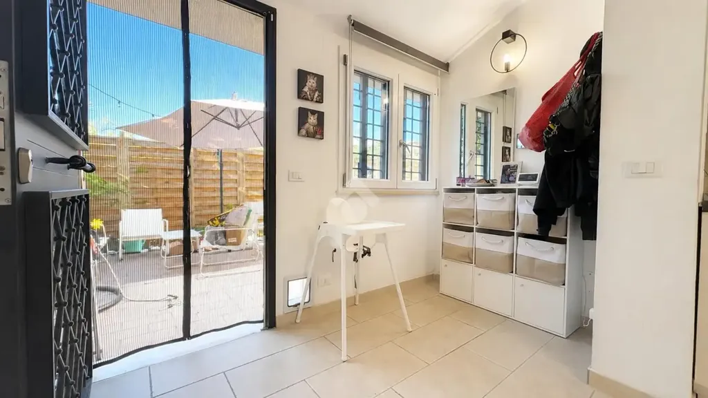 Entrée - Ground Floor Trilocale with Garden in Anzio