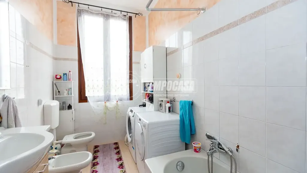 Vannitoad - Spacious Trilocale with Parking in Brescia