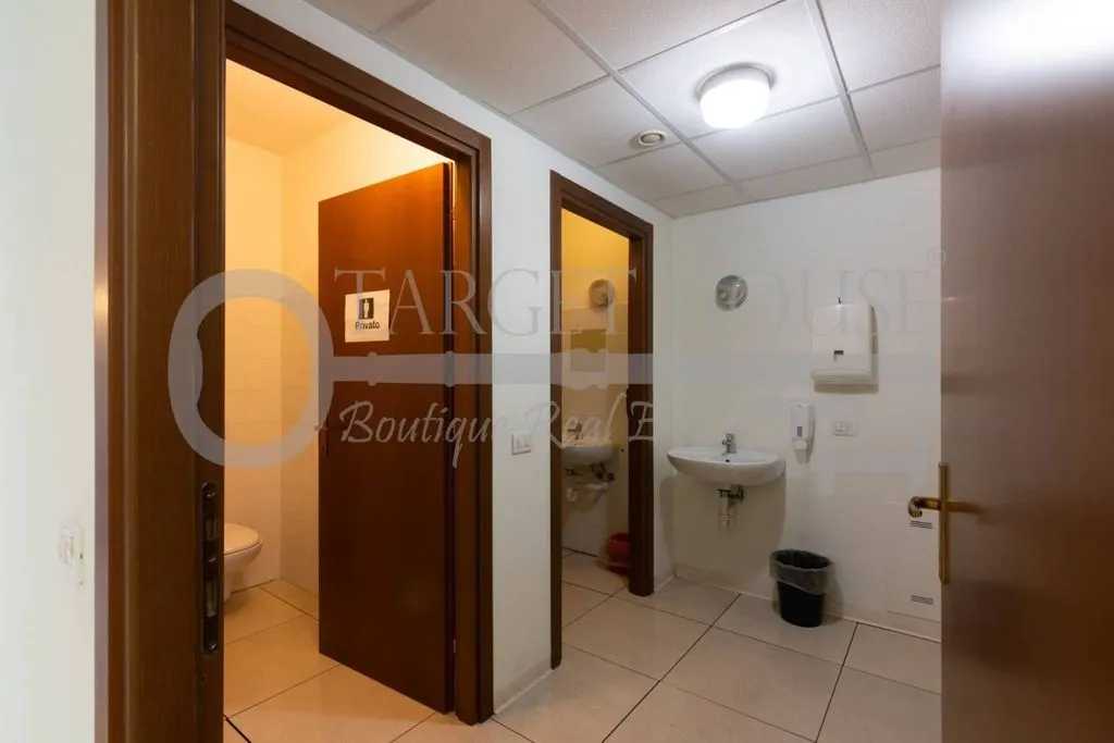 Vannitoad - Office with Lake View in Como